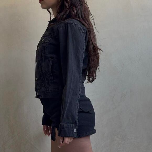 Black button up denim jacket key - Picture 2 of 5